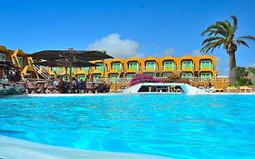 Aparthotel la Piramide Costa De Antigua Exterior photo